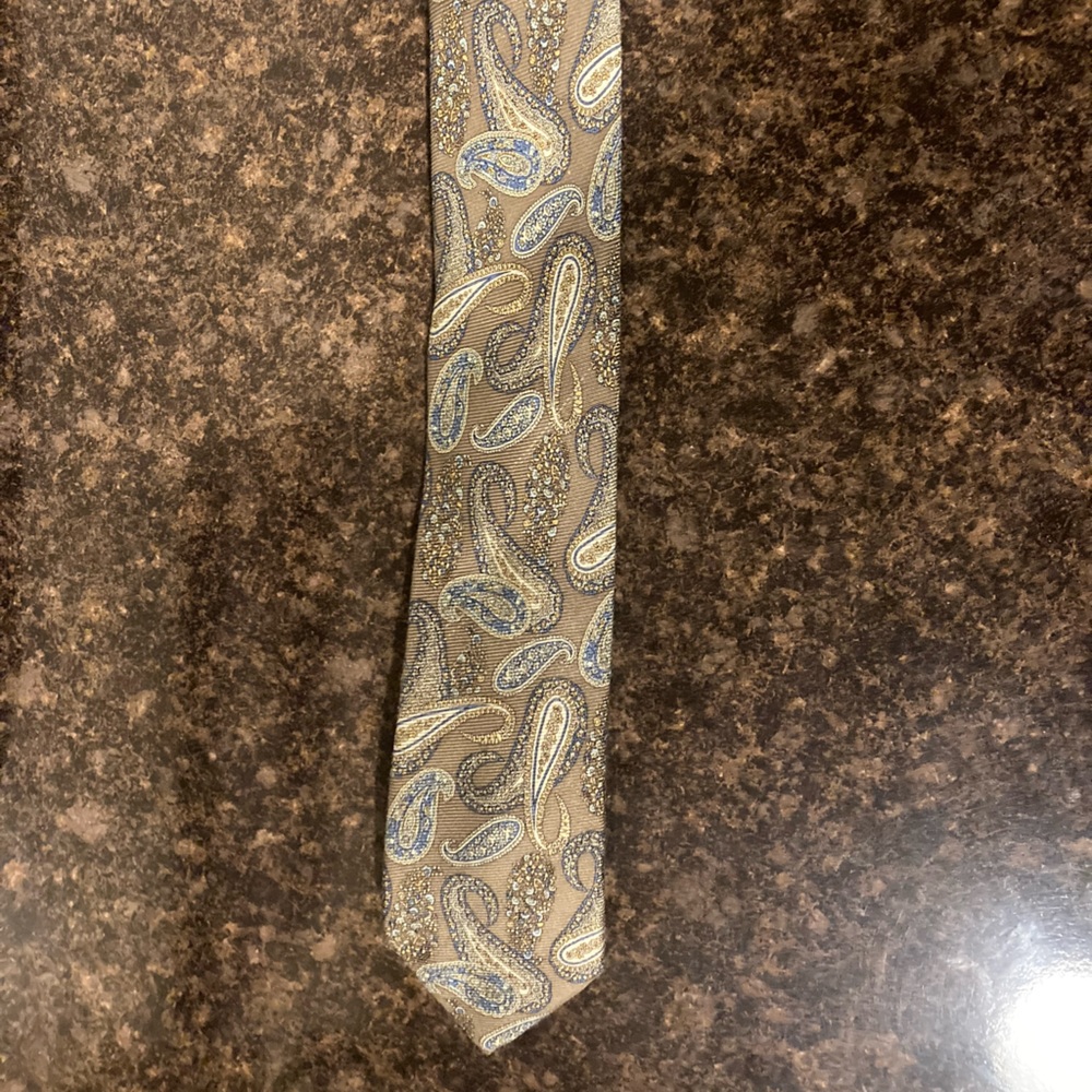 VINTAGE JOSEPH ABBOUD TIE
